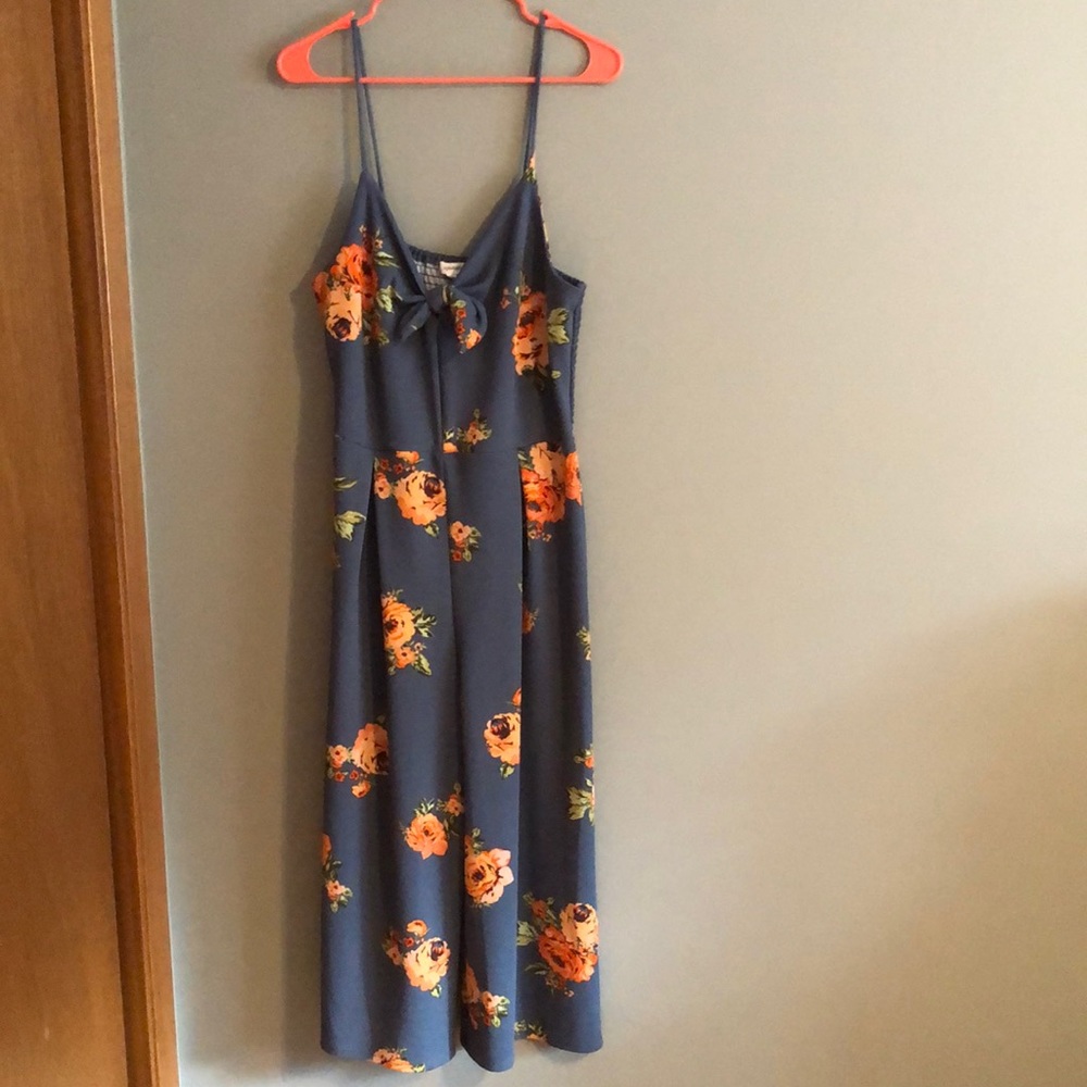 BRAND NEW WOMAN’S ONE PIECE JUMPER SIZE LARGE. NEW WITHOUT TAGS ON IT.